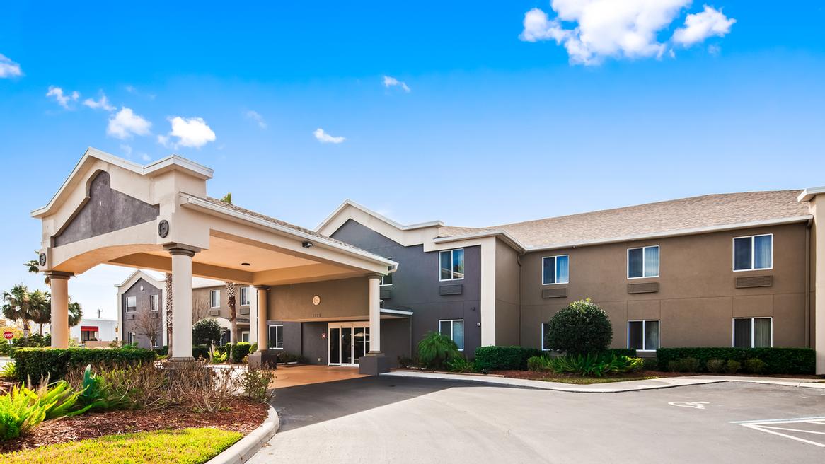 Best Western Edgewater Inn - 