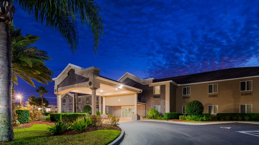 Best Western Edgewater Inn - 