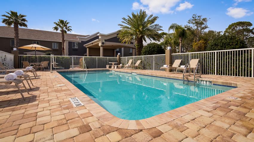 Best Western Edgewater Inn - 