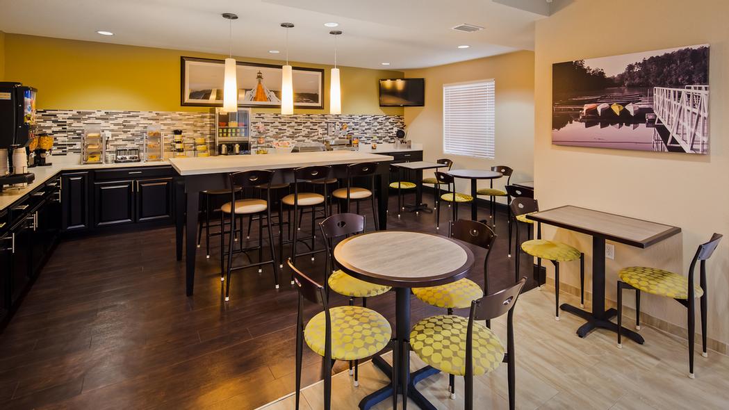 Best Western Edgewater Inn - 