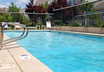 Take Advantage Of The Arizona Sun By Soaking In Our Outdoor Pool Then Let Our Hot Tub Melt Away The Tension Of The Day. With Our Extensive Hours It's A Perfect Way To Start The Morning Or End The Night.