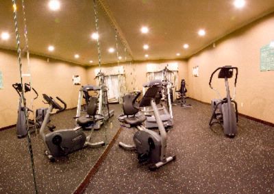 Holiday Inn Express & Suites - 