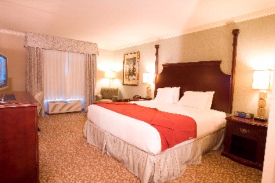 Holiday Inn Express & Suites - 