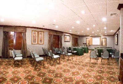 Holiday Inn Express & Suites - 