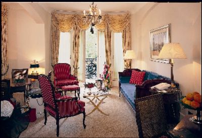 Lounge Suite Room
