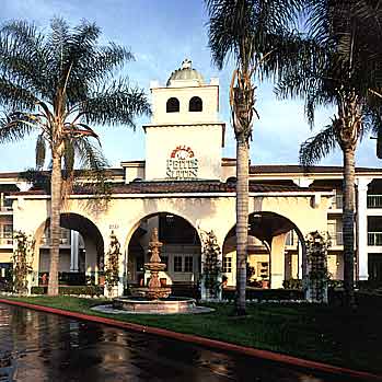 La Quinta Inn & Suites Santa Ana - Woolley's Petite Suites Hotel
