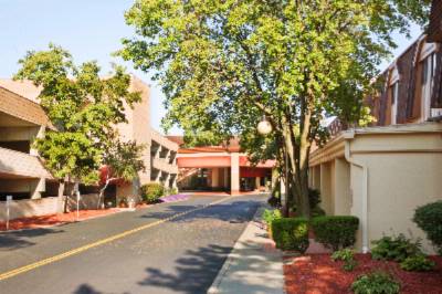 Ramada Hotel & Conference Center - 