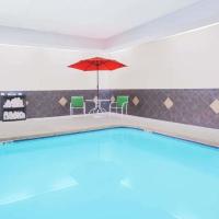 Ramada Inn - Outdoor Pool