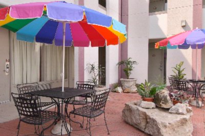 Howard Johnson - Patio Area