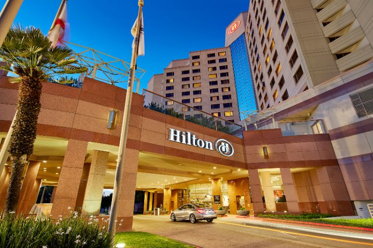 Hilton Long Beach & Executive Meeting Center - Hotel Entrance