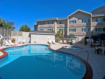 Best Western Inn & Suites at Discovery Kingdom - Front Desk
