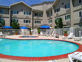 Best Western Inn & Suites at Discovery Kingdom - Poolside