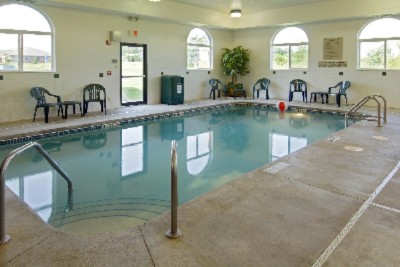 Country Inn & Suites Cedar Rapids Airport - Take A Dip In Our Refreshing Pool