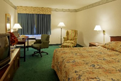 Country Inn & Suites Cedar Rapids Airport - Our King Size Rooms Are Generously Spacious
