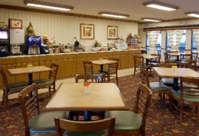 Country Inn & Suites Cedar Rapids Airport - Enjoy Our Daily Breakfast Buffet. Earliest In Town - 4:00 Am