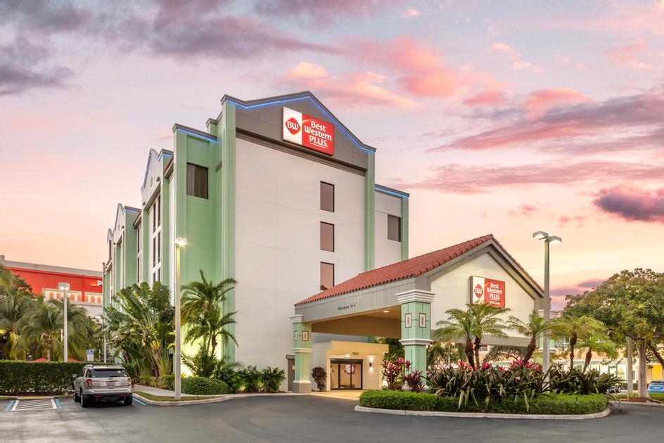 Best Western Kendall Hotel & Suites - Breakfast Area