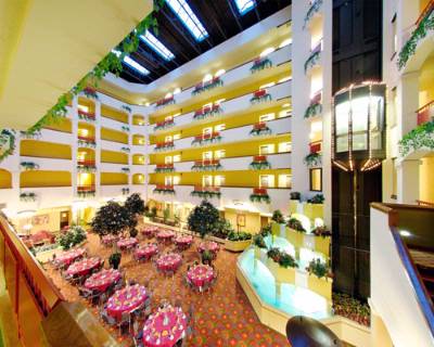 Holiday Inn Hotel & Suites - 