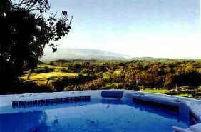 Maui Tradewinds - 500-gal. Jacuzzi in Tradewinds garden