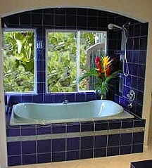 Maui Tradewinds - StarWind bath with cobalt-blue tile