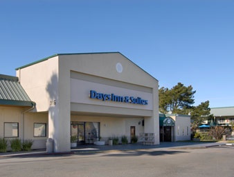 Days Inn & Suites