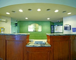 La Quinta Inn & Suites New Haven - Front Desk