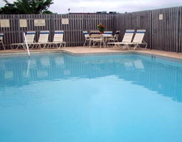 La Quinta Inn & Suites New Haven - Pool