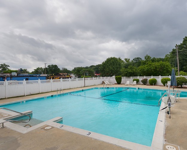 Quality Inn & Suites - Pool