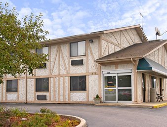Crystal Lake Super 8 - 