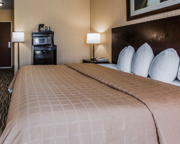 Comfort Suites Rosemead - Deluxe King Room