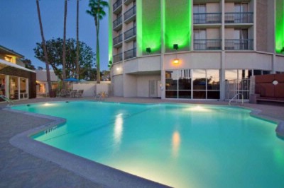 Holiday Inn Long Beach Airport - Newly Renovated Swimming Pool