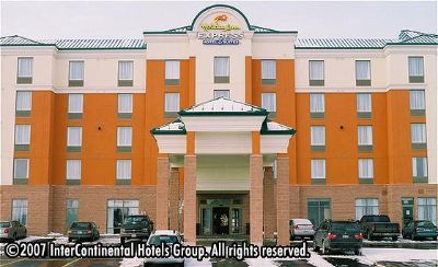 Holiday Inn Express Hotel & Suites - Exterior