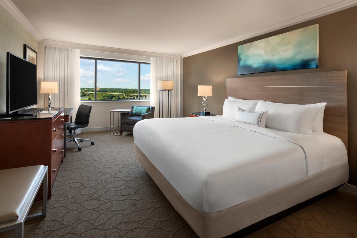 Crowne Plaza Richmond Downtown - Guestroom