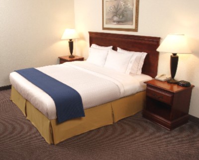 Holiday Inn Express Hotel & Suites Everett / Lynnw - King Bed With Our Smart Bedding Package ! All Rooms Have A Refrigerator & Microwave In Them Hair Dryer Coffee Maker & Coffee High Speed Internet Dvd Players In Room.