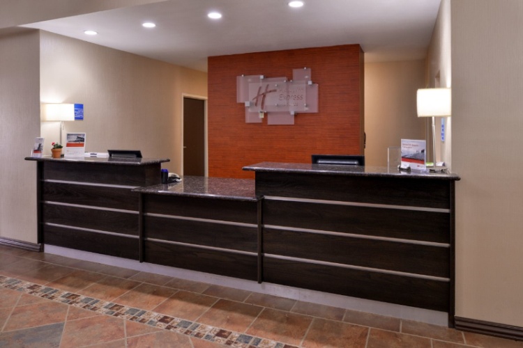 Holiday Inn Express Hotel & Suites - 