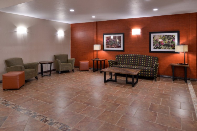 Holiday Inn Express Hotel & Suites - 