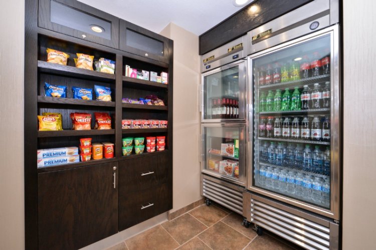 Holiday Inn Express Hotel & Suites - 