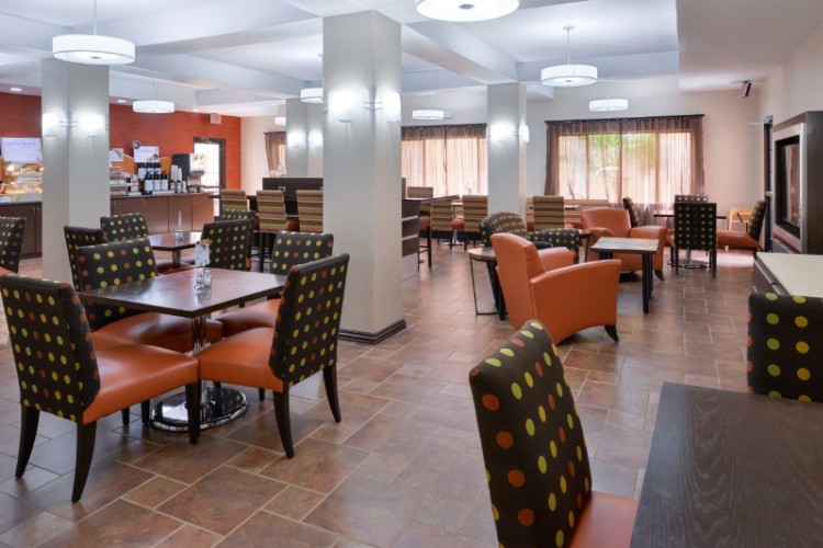 Holiday Inn Express Hotel & Suites - 