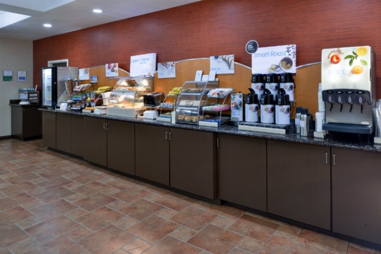 Holiday Inn Express Hotel & Suites - 