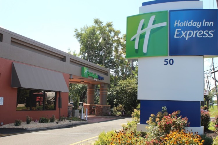 Holiday Inn Express - Enterance