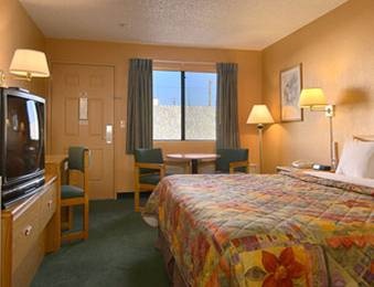 Days Inn East - King Rooms