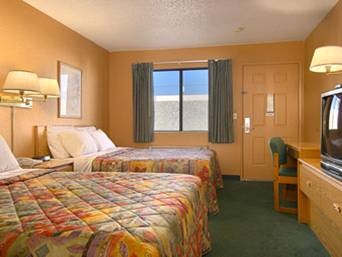Days Inn East - Double Queen Rooms