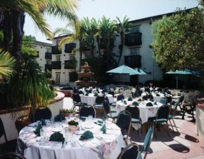 Holiday Inn Express Old Town - Courtyard Receptions