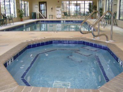 Davenport Staybridge Suites - Indoor Heat Pool And Hot Tub