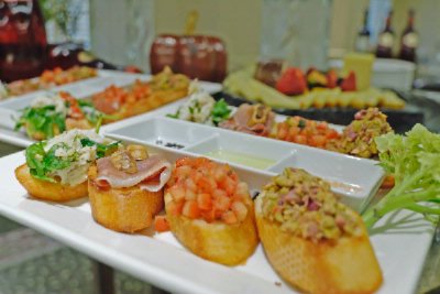 Radisson Plaza Warwick Hotel - Menu Item Presentation