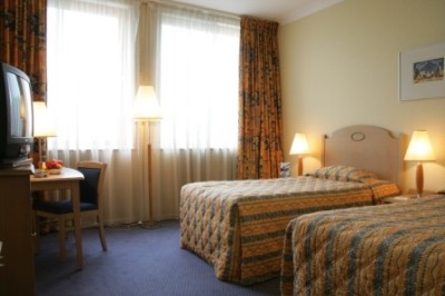 Holiday Inn London Ealing - Standard Bedroom