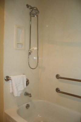 Holiday Inn Exxpress Hotel & Suite - Ada Shower