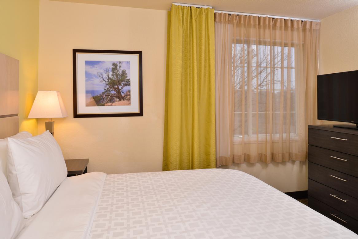 Candlewood Suites - 