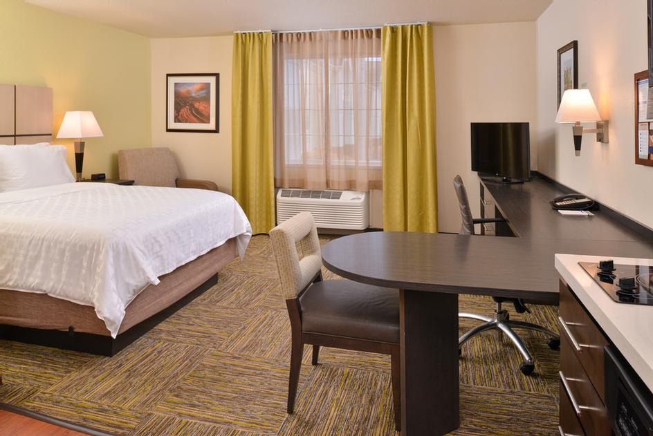 Candlewood Suites - Bathroom