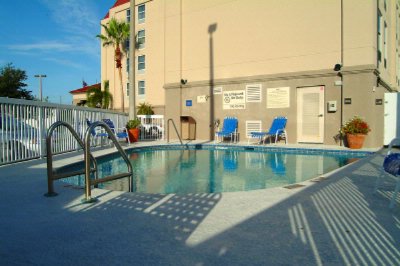 Hampton Inn Rocky Point - Outdoor Heated Pool