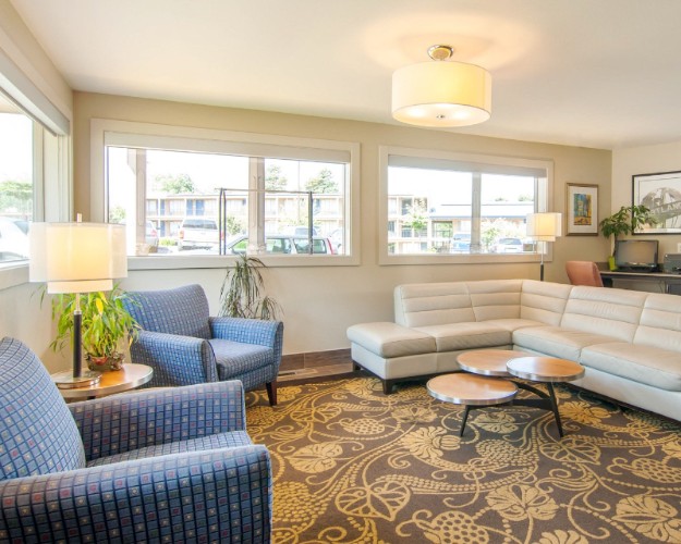 Quality Inn & Suites Airport Convention Center - Two Room Suite- With Kitchen
